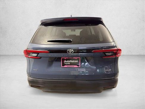 Used 2025 Toyota Grand Highlander AWD image 4