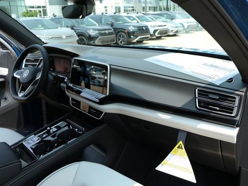 Used 2025 Volkswagen Atlas Cross Sport SEL Premium R-Line image 15