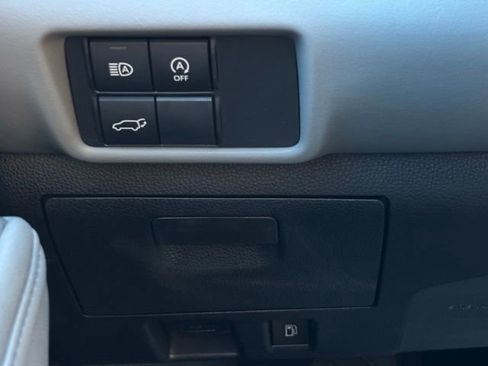 Used 2024 Toyota Highlander LE image 37