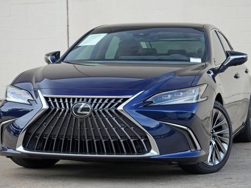 Used 2025 Lexus ES 350 Ultra Luxury w/ Accessory Package (Z1) FWD image 3