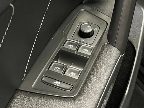 Certified 2023 Volkswagen Tiguan SE R-Line AWD/4WD image 18