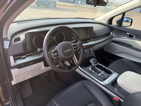 Used 2024 Kia Carnival LX image 14