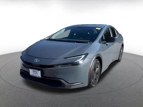 Used 2025 Toyota Prius LE image 4