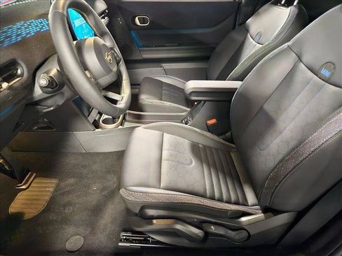 Used 2025 MINI Cooper 2-Door Hardtop FWD image 16