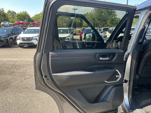 Certified 2025 Nissan Armada Platinum Reserve AWD/4WD image 22