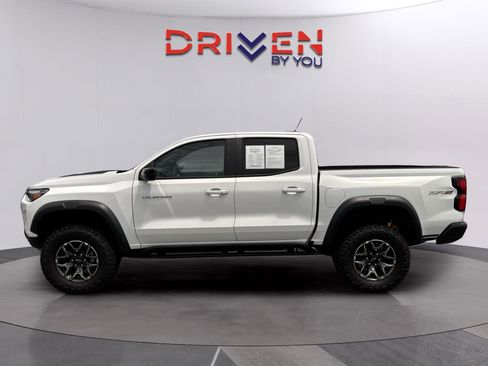 Used 2023 Chevrolet Colorado ZR2 w/ ZR2 Convenience Package III AWD/4WD image 2