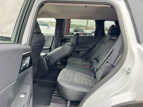 New 2025 Mitsubishi Outlander 4WD Plug-In Hybrid image 13