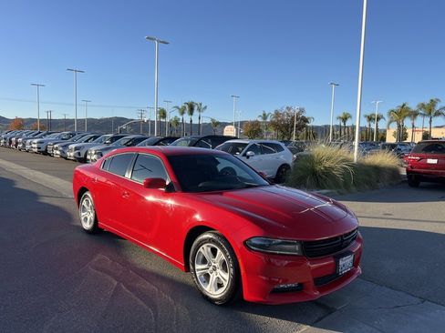 Used 2020 Dodge Charger SXT w/ Driver Convenience Group image 2