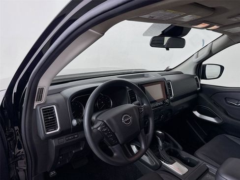 Used 2024 Nissan Frontier SV image 6