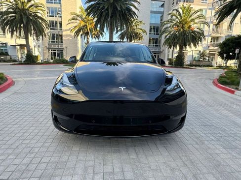 Used 2025 Tesla Model Y Long Range RWD image 2
