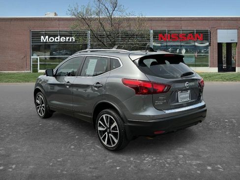 Used 2017 Nissan Rogue Sport SL image 2
