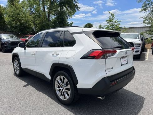 Used 2019 Toyota RAV4 XLE Premium FWD image 8