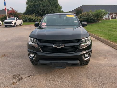 Used 2017 Chevrolet Colorado Z71 w/ Z71 Midnight Edition AWD/4WD image 3