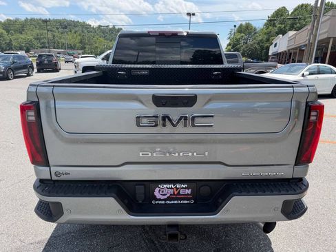 Used 2024 GMC Sierra 2500 Denali Ultimate AWD/4WD image 7