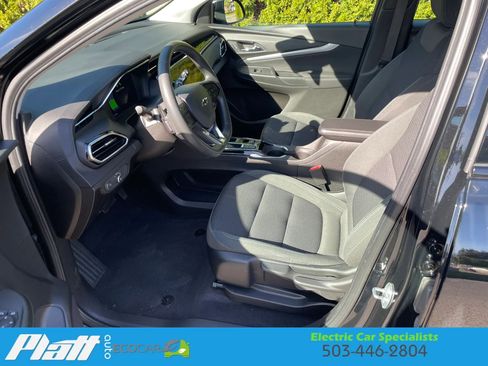 Used 2023 Chevrolet Bolt EUV LT image 18