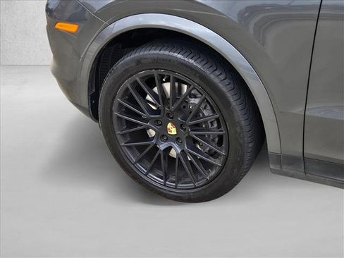 Used 2023 Porsche Cayenne AWD/4WD image 25