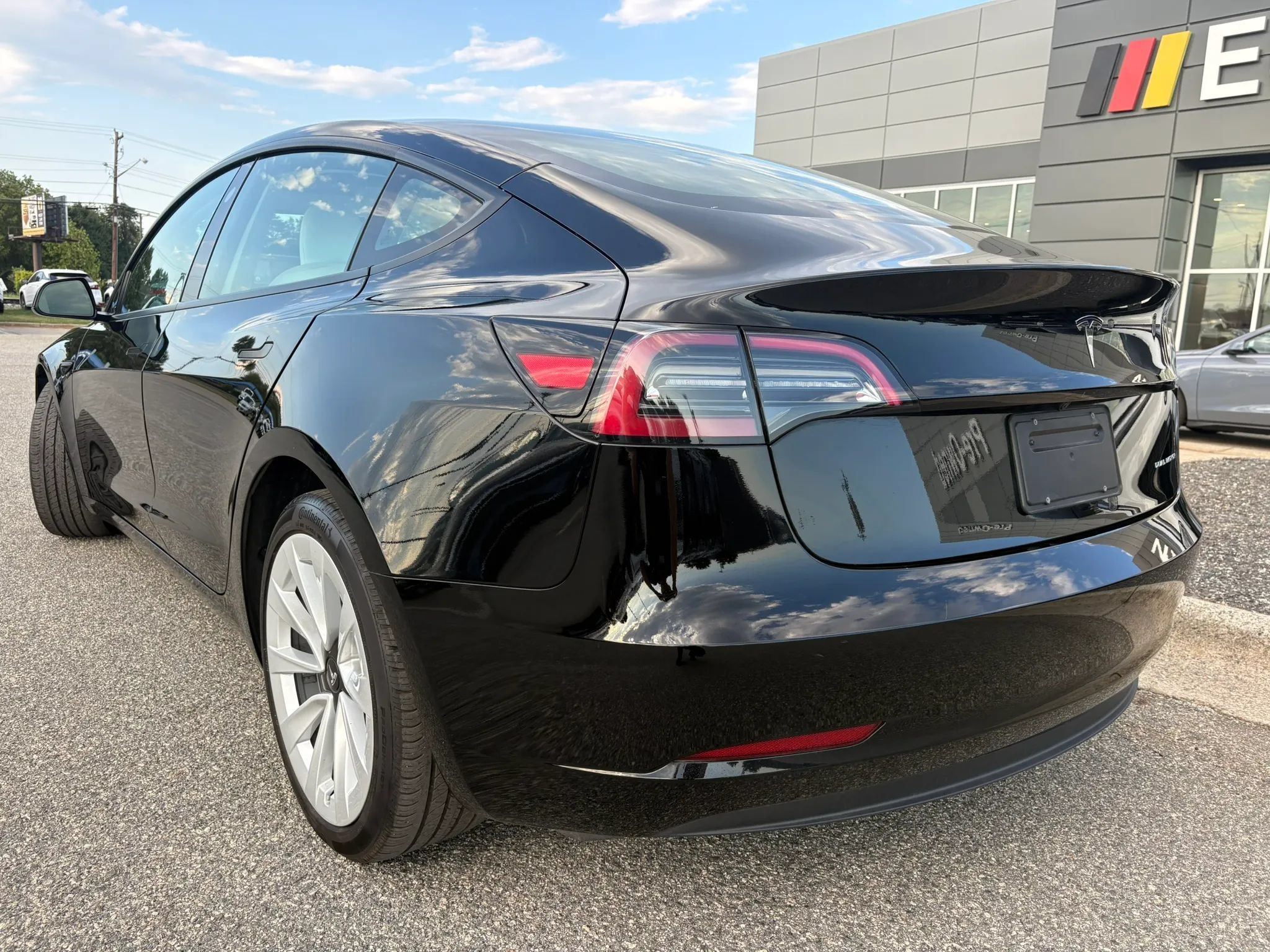 Used 2023 Tesla Model 3 Long Range AWD/4WD image 3
