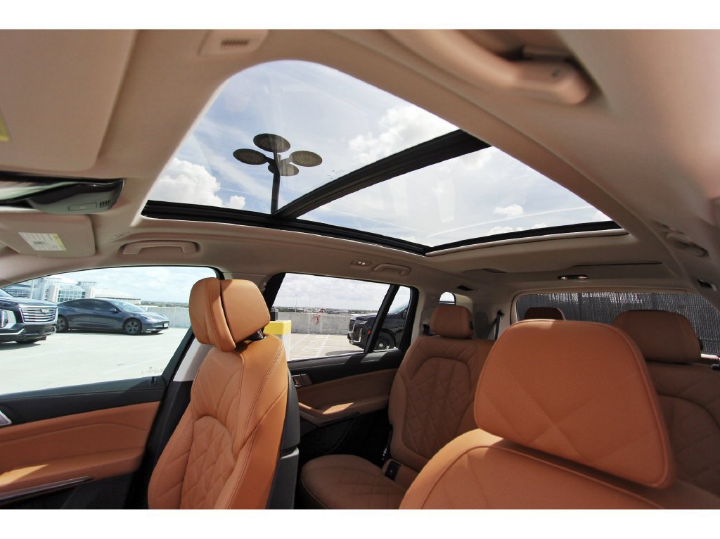 Used 2026 BMW X7 xDrive40i AWD/4WD image 29
