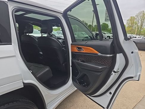 Used 2022 Jeep Grand Cherokee Summit AWD/4WD image 94