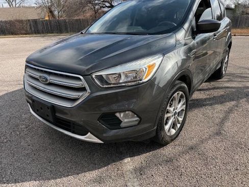 Used 2019 Ford Escape SE FWD image 4