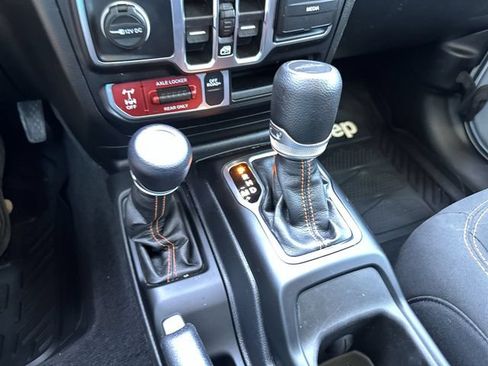 Used 2023 Jeep Gladiator Mojave w/ Cold Weather Group AWD/4WD image 19