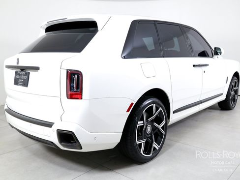 Used 2025 Rolls-Royce Cullinan Black Badge AWD/4WD image 2