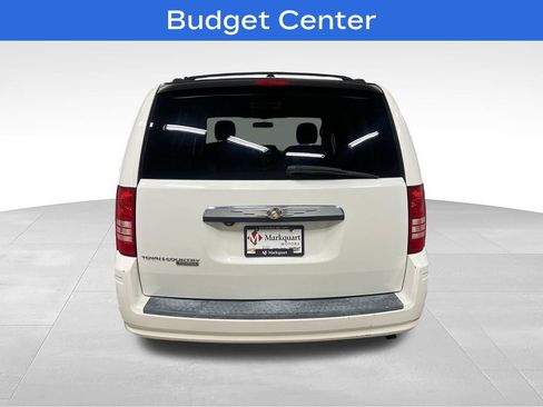 Used 2008 Chrysler Town & Country Touring FWD image 7
