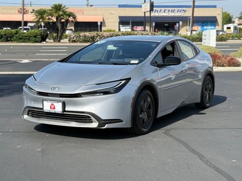 Used 2024 Toyota Prius Prime SE image 6