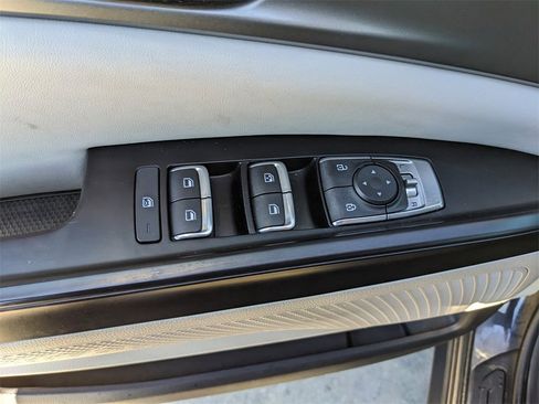 Certified 2022 Kia Carnival LX image 20