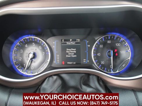 Used 2018 Chrysler Pacifica Touring-L image 34