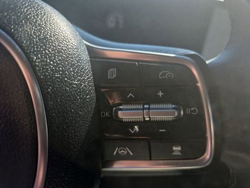 Used 2025 Kia Sorento S AWD/4WD image 29