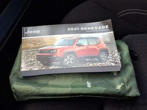 Certified 2021 Jeep Renegade Latitude w/ Luxury Group II image 26