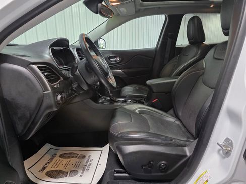 Used 2019 Jeep Cherokee Limited AWD/4WD image 9