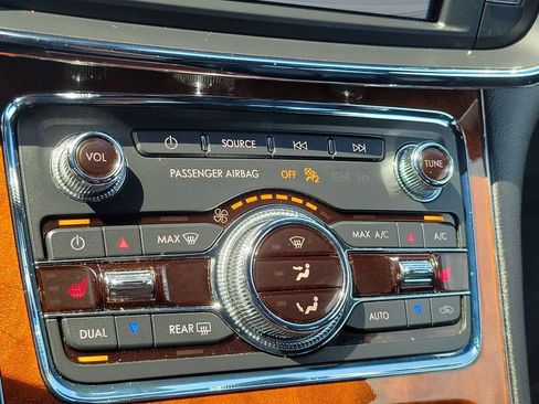 Used 2019 Lincoln Continental Premiere FWD image 23