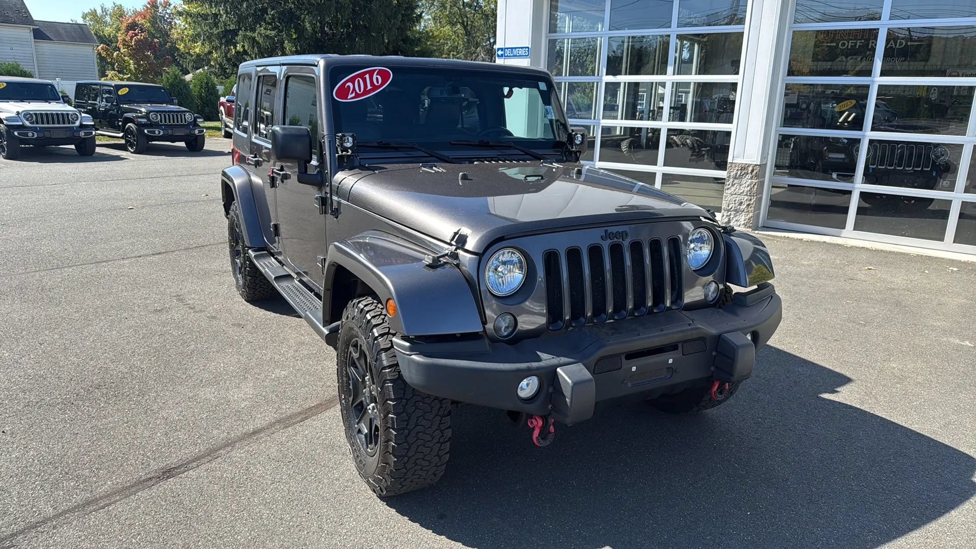 Used 2016 Jeep Wrangler Unlimited Sahara AWD/4WD image 28