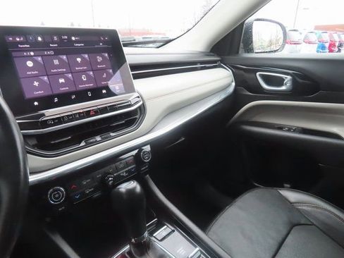 Used 2022 Jeep Compass Limited image 36