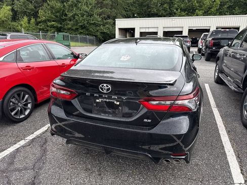 Used 2022 Toyota Camry SE FWD image 14