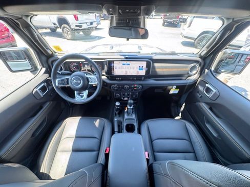 New 2026 Jeep Wrangler Unlimited Sahara AWD/4WD image 10