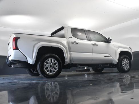 Used 2025 Toyota Tacoma SR5 RWD image 17