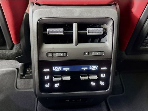 New 2025 Porsche Macan Electric image 26