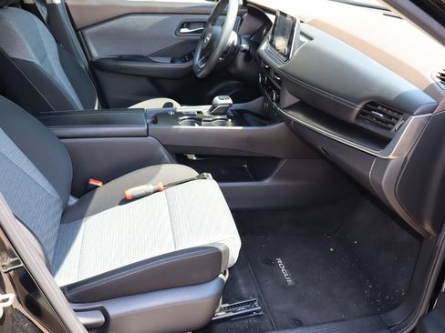 Used 2023 Nissan Rogue SV FWD image 16