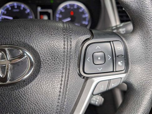 Used 2019 Toyota Highlander LE image 31