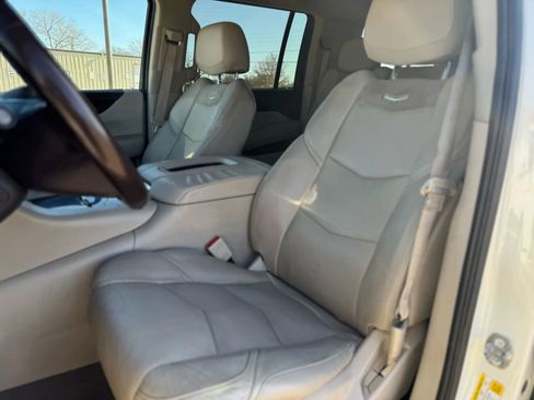 Used 2015 Cadillac Escalade ESV Premium image 17