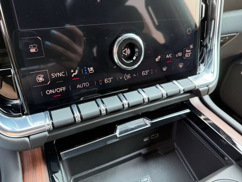 Used 2025 GMC Yukon Denali w/ Sun & Power Step Package AWD/4WD image 31