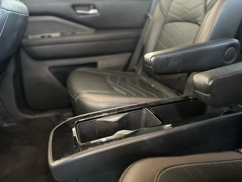 Used 2022 Nissan Pathfinder Platinum w/ Cargo Package image 24