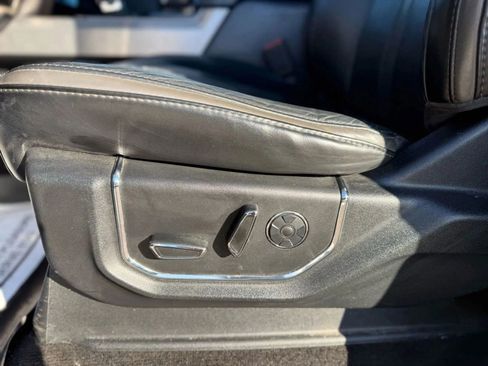 Used 2017 Ford F150 Platinum w/ Equipment Group 701A Luxury image 32