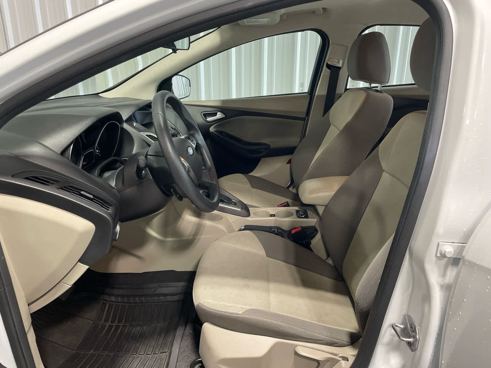 Used 2014 Ford Focus SE FWD image 4