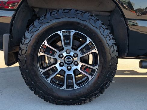 Used 2021 Nissan Titan SV w/ SV Convenience Package image 28