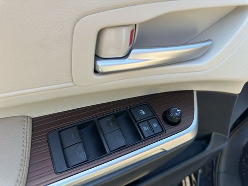 Used 2022 Toyota Sienna XLE FWD image 22