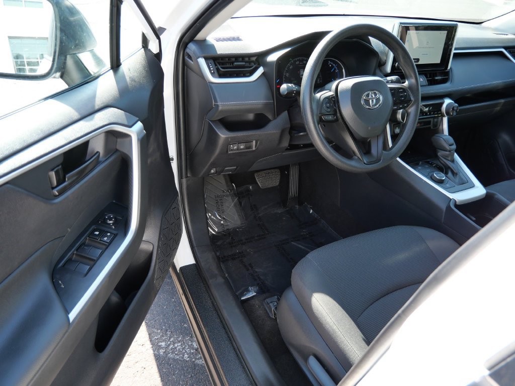 Certified 2025 Toyota RAV4 LE AWD/4WD image 10
